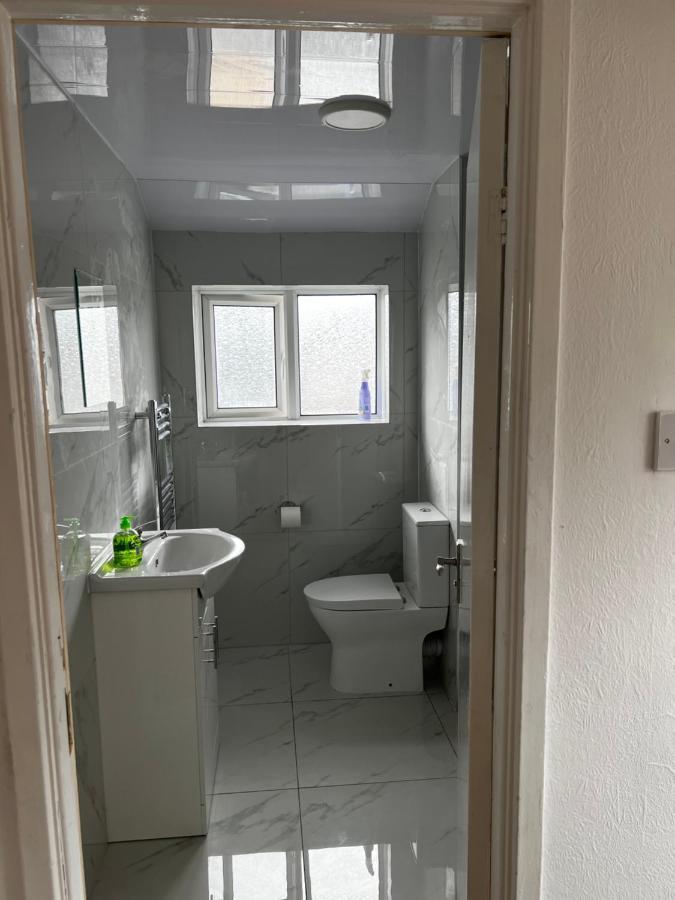 Good Priced Single Rooms In Hayes Northolt  ภายนอก รูปภาพ