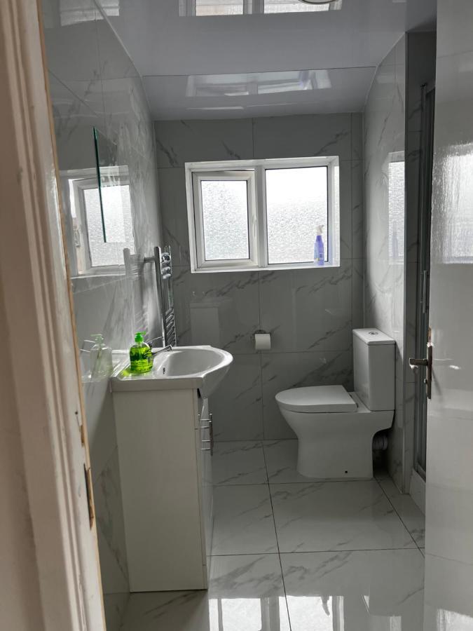 Good Priced Single Rooms In Hayes Northolt  ภายนอก รูปภาพ
